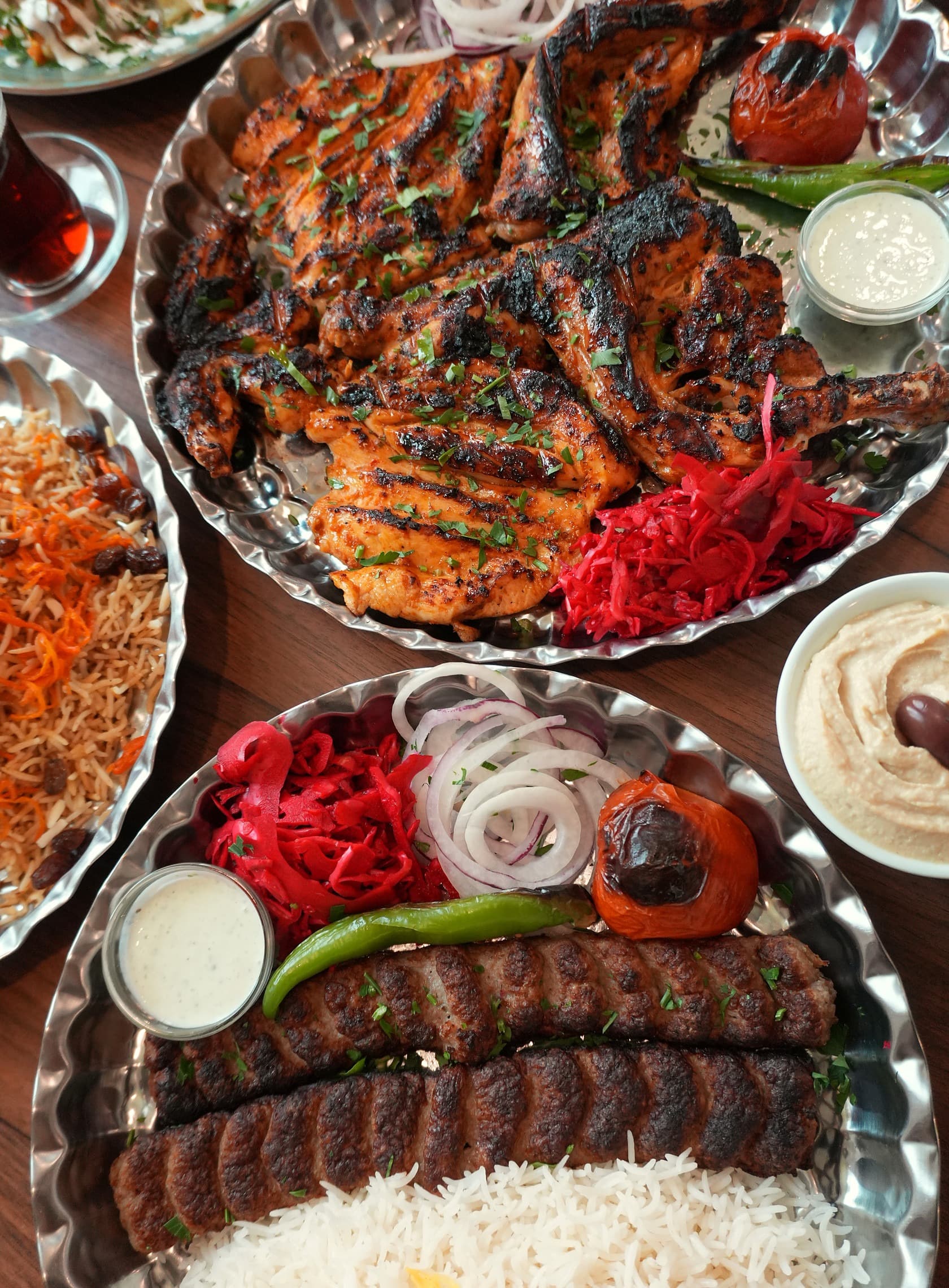 Jujeh-Platte und Kubideh mit Safranreis vom Holzkohlegrill im Fereshteh